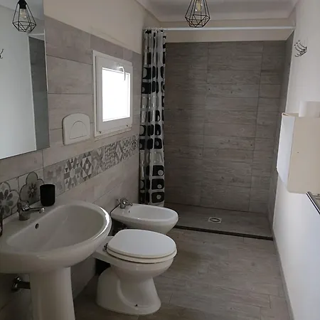 Casa In Pieno Centro Storico Vicino Ostuni E La Riserva Di Torre Quaceto Guest house